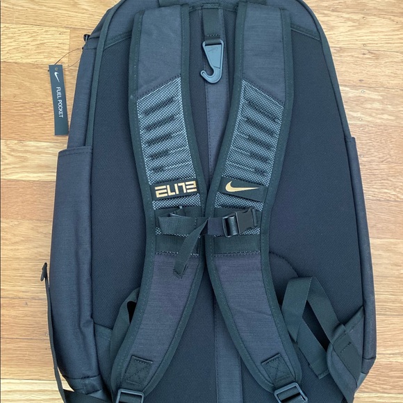 NWT NIKE ELITE PRO BACKPACK. BLACK/GOLD. NO OFFERS - Picture 4 of 4
